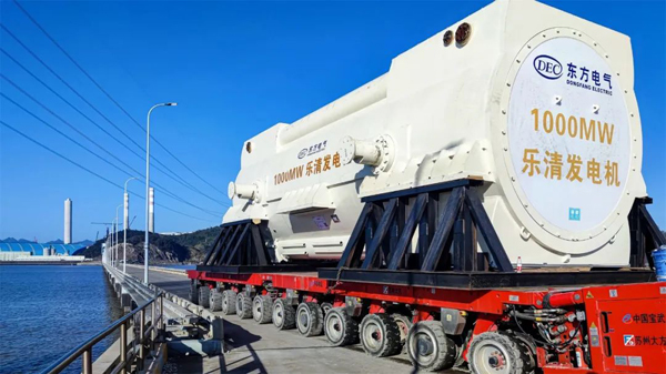 3x-浙能樂清發(fā)電廠 5號機組重達409噸發(fā)電機定子從碼頭運輸施工現(xiàn)場場景。張立忠  攝.jpg